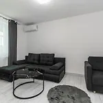 Vip House 4*