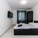 Vip House Aparthotel 4*
