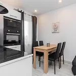 Vip House 4*