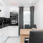 Vip House 4*