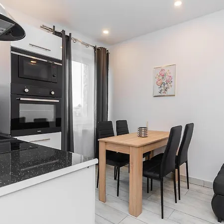 Vip House 4*